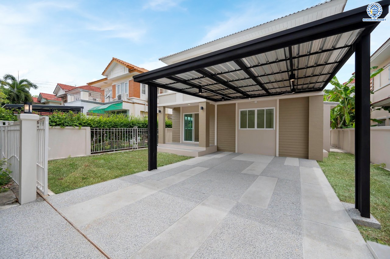 บ้านมือสองตกแต่งใหม่ โครงการ มณีรินทร์ เลคแอนด์พาร์ค ราชพฤกษ์-ติวานนท์ เนื้อที่ 64.1 ตร.ว. ฟังก์ชัน 4 ห้องนอน 3 ห้องน้ำ 1 ห้องอเนกประสงค์ จอดรถได้ 2 คัน บรรยากาศเงียบสงบเป็นส่วนตัว สิ่งอำนวยความสะดวกมากมาย บนทำเลติดถนนใหญ่ เชื่อมต่อถนนราชพฤกษ์ ใกล้จุดขึ้นทางด่วน "ศรีสมาน"...